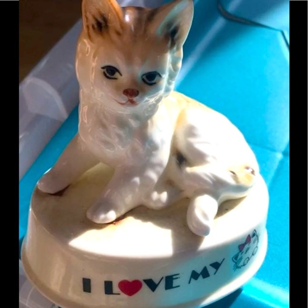Ceramic cat vintage